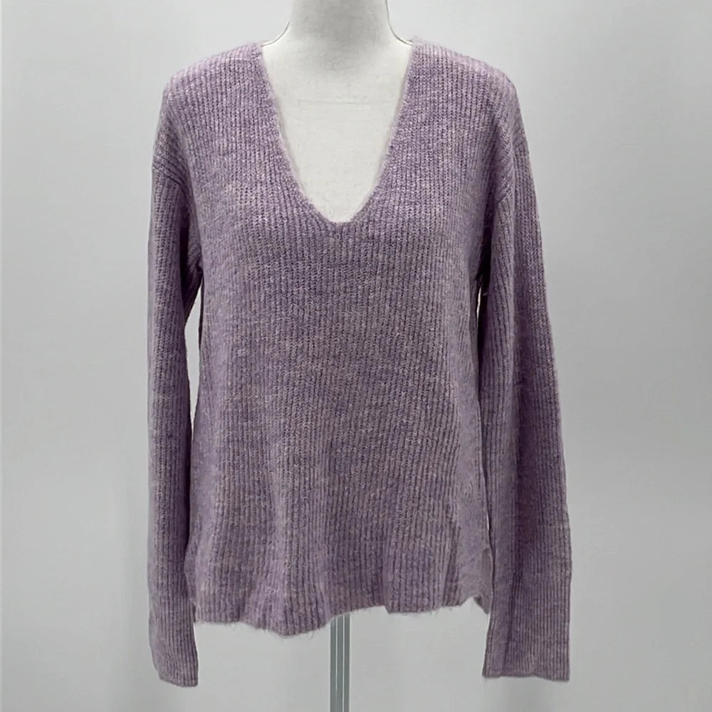 Free Press Ribbed V Neck Relaxed Fit Sweater in Lilac - NWOT - Size Small